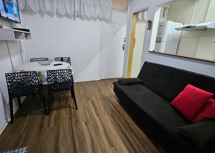 Apartamento Em Frente Ao Mar, Pe Na Areia.